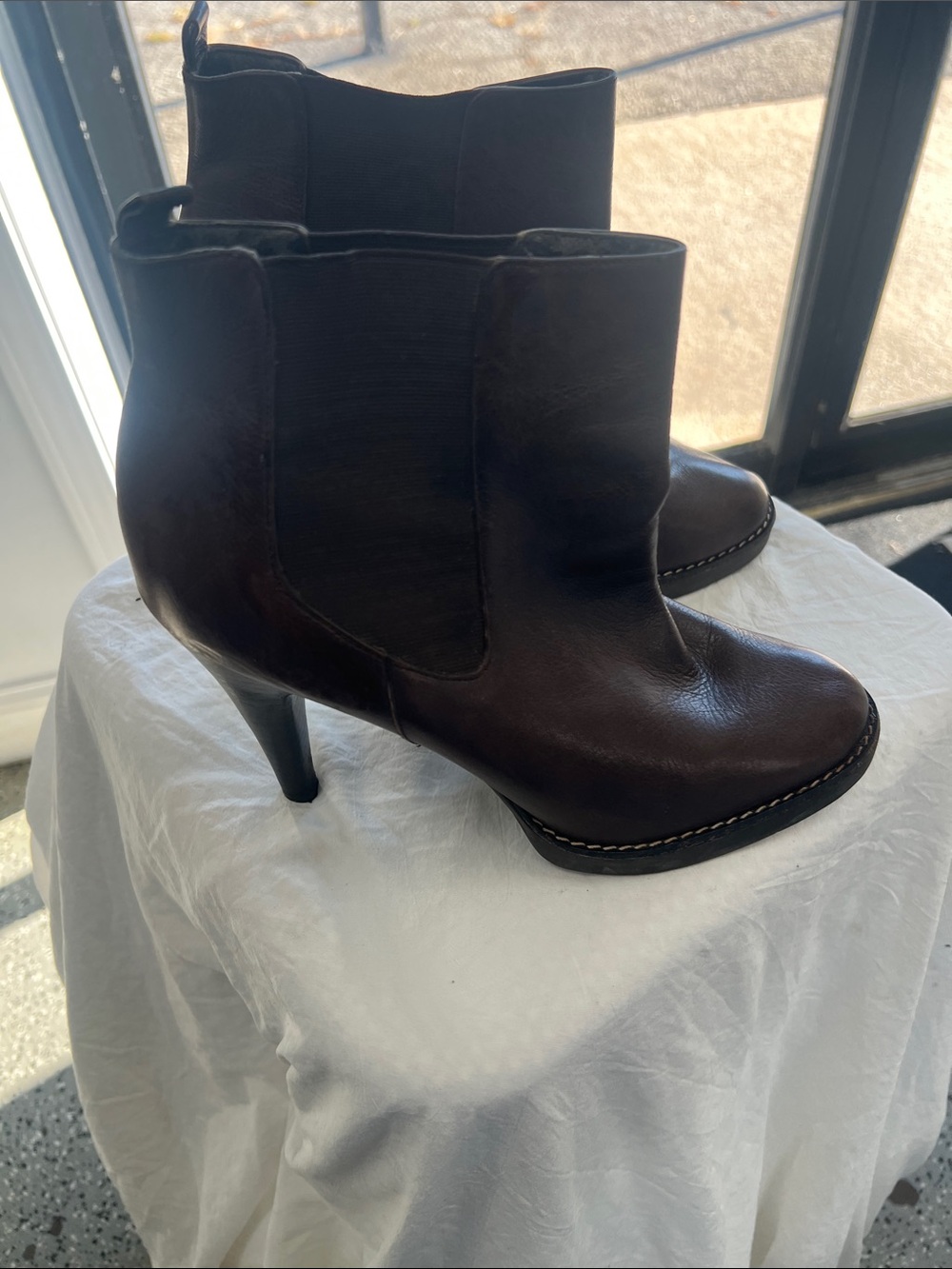 Banana Republic Chocolate Brown Leather Chelsea Ankle Boots - Picture 4 of 5